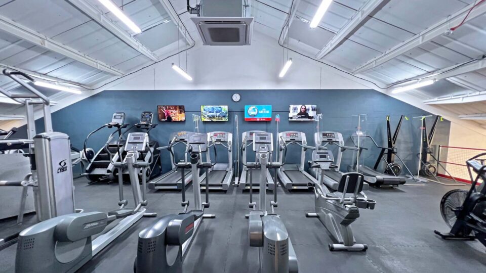 Cardio equipment with treadmills and bikes at Gym in Cambridge - RP Fitness